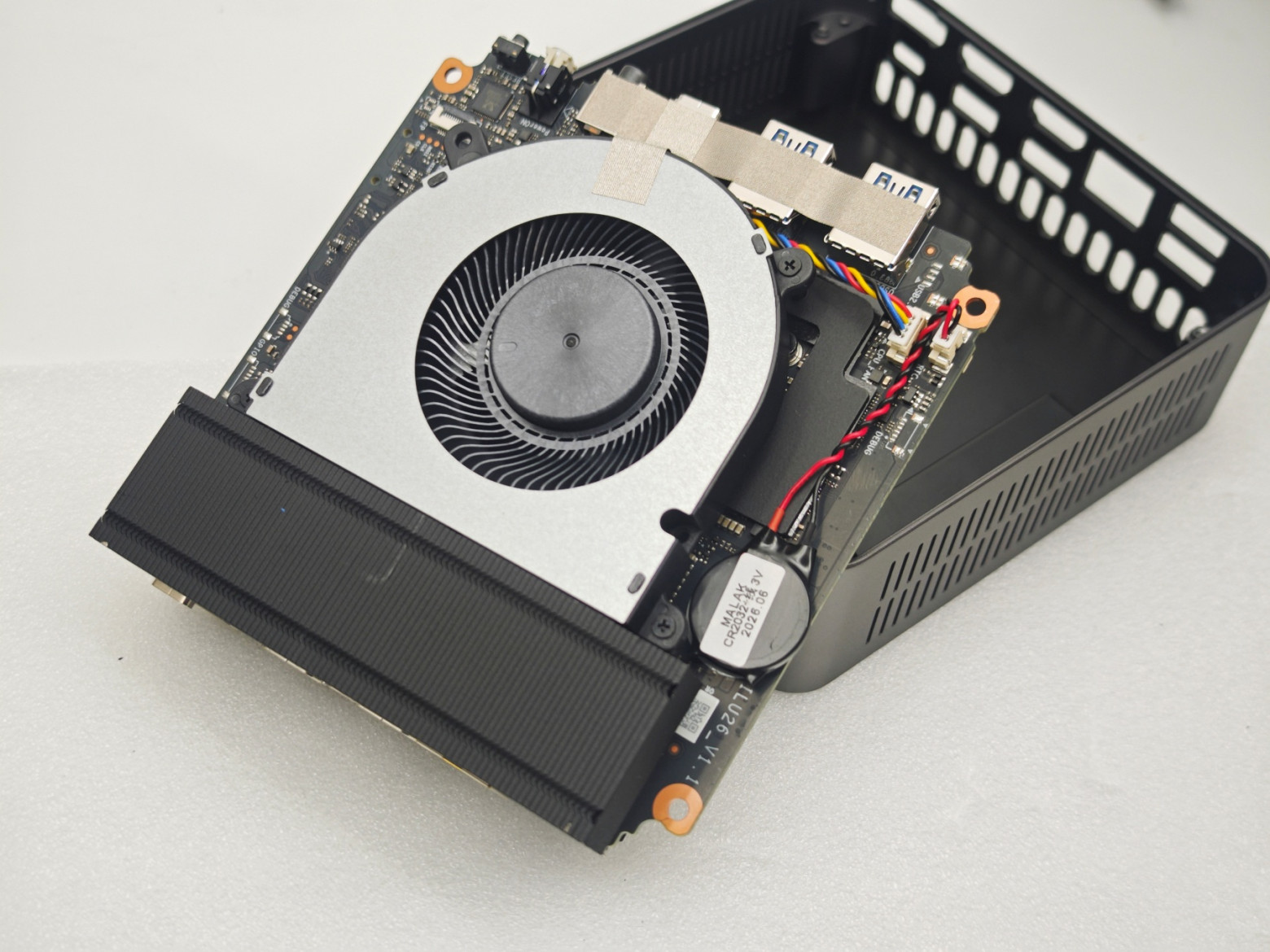 Настройка и пример работы LLM на встроенном NPU мини‑компьютера с Intel Core Ultra 5 226V - 4